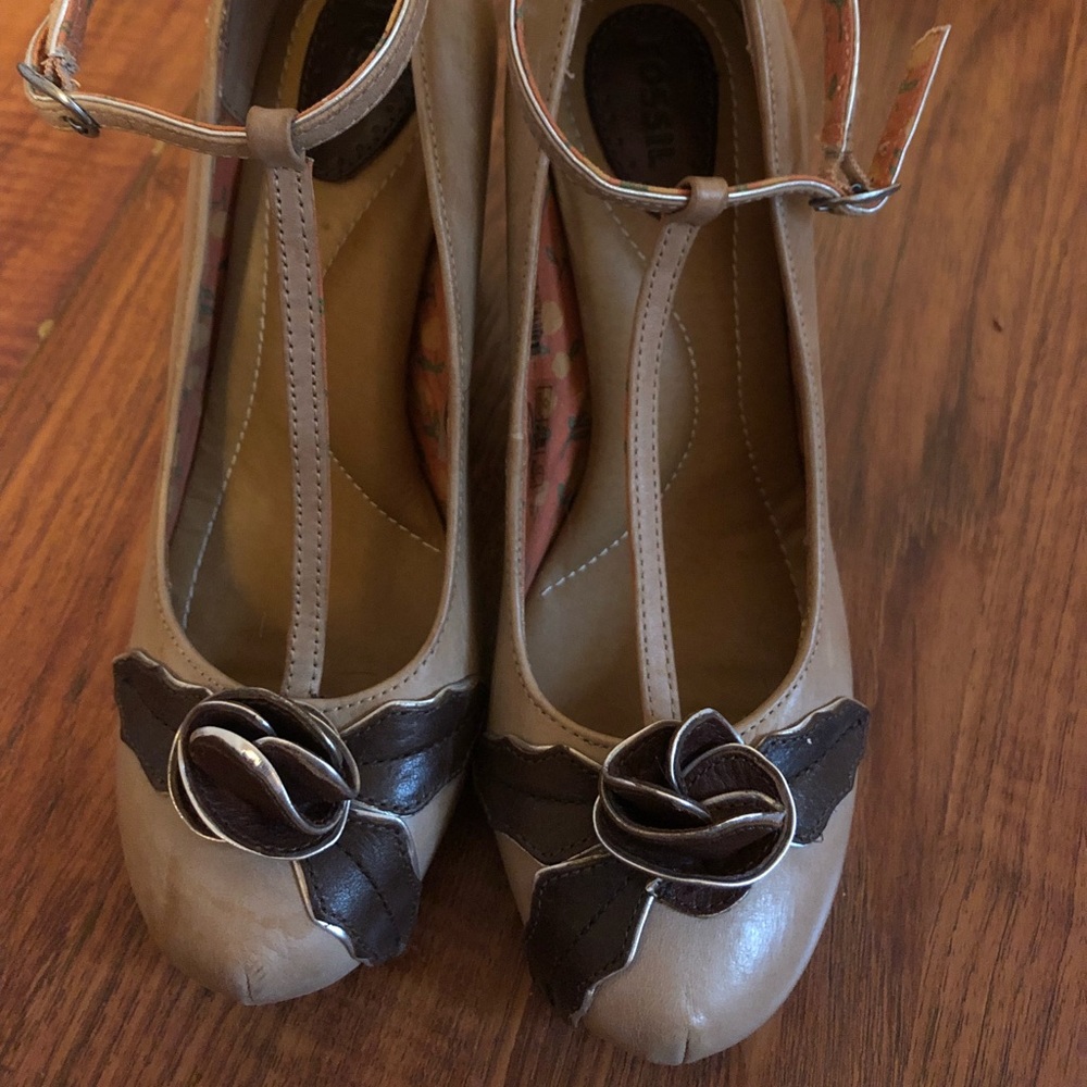 FOSSIL T-Strap pumps - Picture 2 of 8